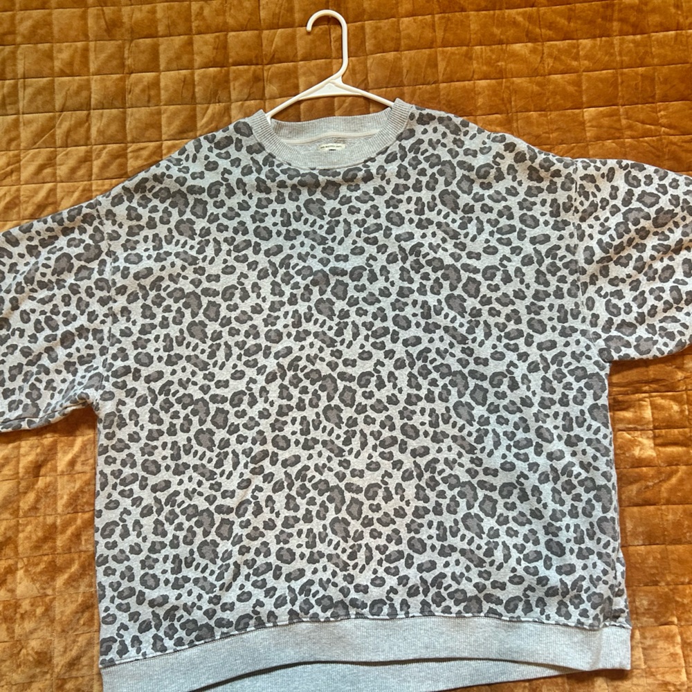 American Eagle Outfitters Gray Leopard Print Sweatshirt